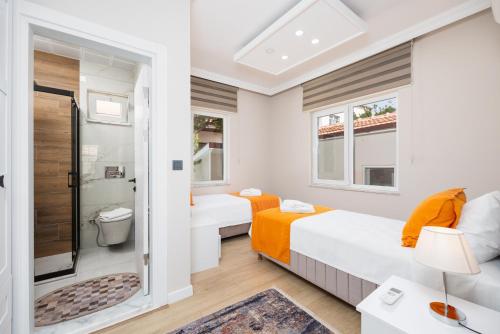 a bedroom with two beds and a shower at Villa Central in Dalyan