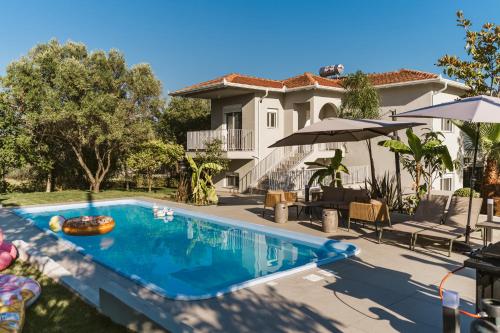 Mont Bleu - Luxury Pool Villa
