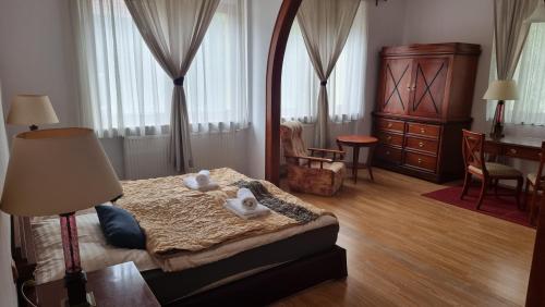 Postel nebo postele na pokoji v ubytování Penzion u dobrého lva