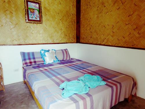 Una cama o camas en una habitación de Bellalouise Inn