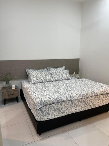 Кровать или кровати в номере The Imans Place