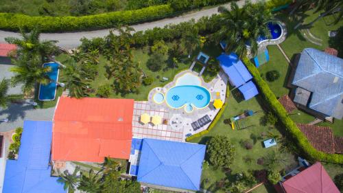 an overhead view of a resort with a train on it at Finca Hotel la Manuela in Armenia