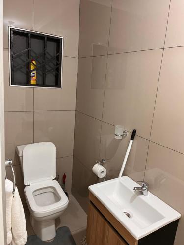Bilik mandi di Mashobs Guest House