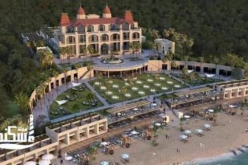 un gran edificio en la playa con un complejo en Luxury Retreat Stunning Views, en Alejandría