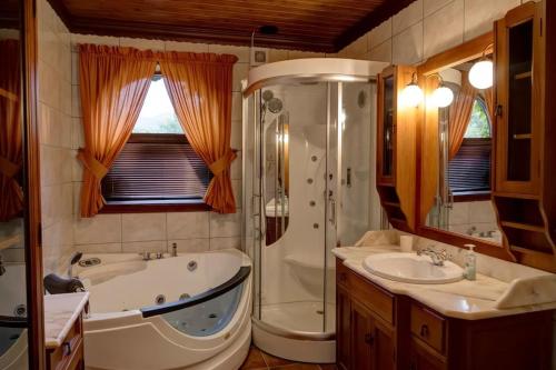 a bathroom with a tub and a shower and a sink at Trollheimen - Senjatrollet in Finnsæter