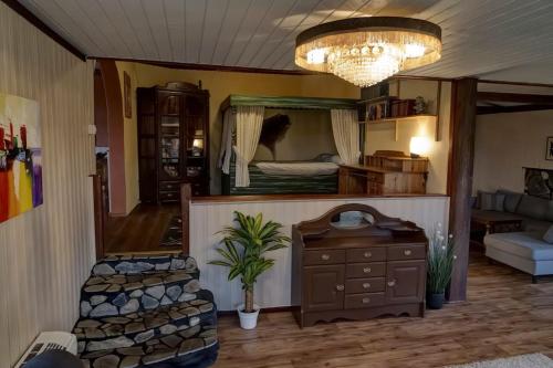 a living room with a bed and a mirror at Trollheimen - Senjatrollet in Finnsæter