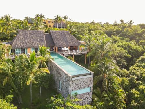 สระว่ายน้ำที่อยู่ใกล้ ๆ หรือใน Villa Coralillo in Careyes