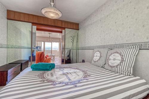 Postel nebo postele na pokoji v ubytování 2 PIECEs BALCON VUE IMPRENABLE MER---VILLE---MONTAGNE