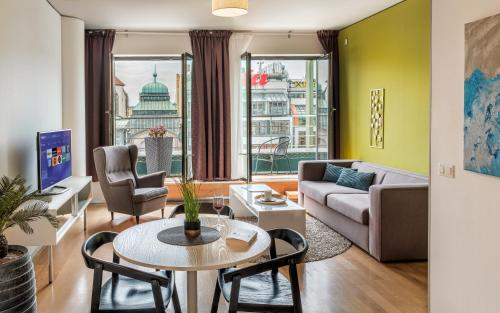 Khu vực ghế ngồi tại VN3 Terraces Suites by Adrez