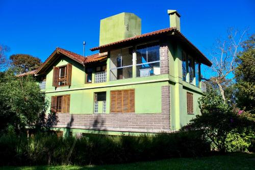 a large house with a tower on top of it at Pousada Laura e Emílio in Osório