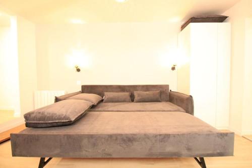 Ένα ή περισσότερα κρεβάτια σε δωμάτιο στο Disponible - Appartement Entier Rénové - Canapé Lit Emma - RERB, 5mn Paris - 2 pers - Parking Rue Gratuit - Tout équipé - 1er étage - 3