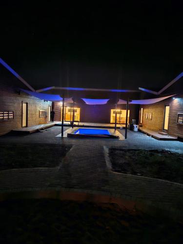 Bazén v ubytování Emintha Log House nebo v jeho okolí