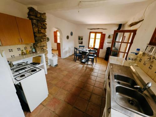 Dapur atau dapur kecil di Off grid guesthouse - Puerto Mika - Casa Lucía