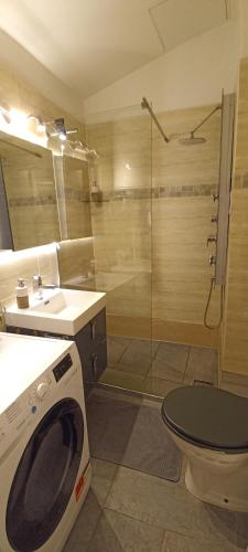 a bathroom with a shower and a washing machine at La Loge Du Vieux Lyon in Lyon