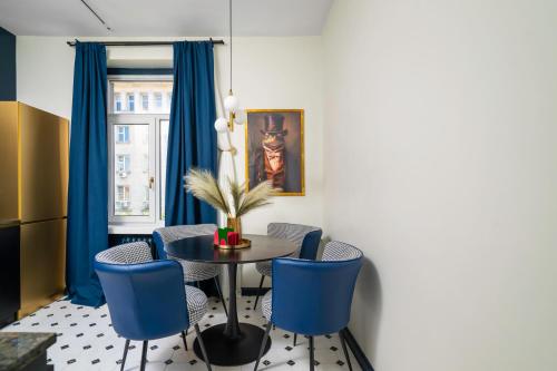 Royal Retreat - Your central designer spot by Flat Mаnager