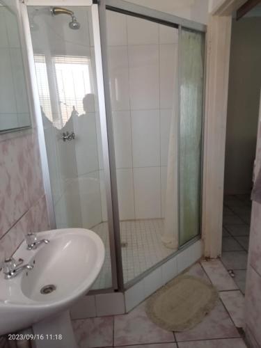 Bilik mandi di Marli Guesthouse