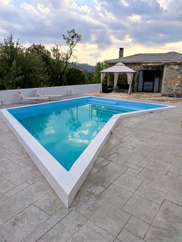 Πισίνα στο ή κοντά στο Triantos Guesthome Suite