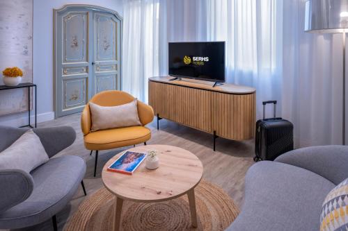 Televisyen dan/atau pusat hiburan di Hotel SERHS Rivoli Rambla