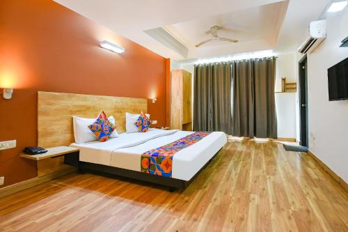 a bedroom with a large bed in a room at FabExpress La Serene NFC in New Delhi