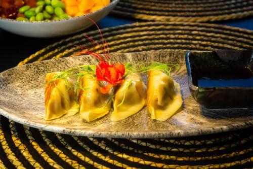 Makanan di atau berdekatan hotel