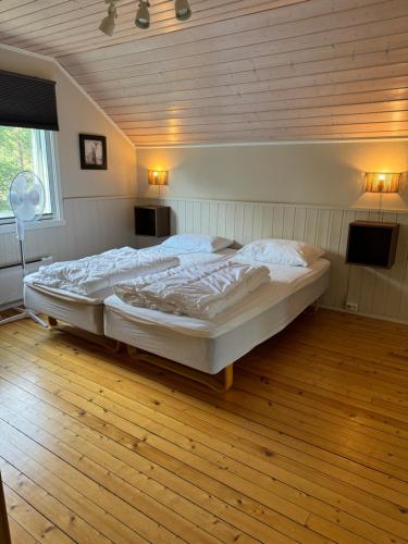a bedroom with a large bed in a room at Villa Skoganvarre in Skoganvarre