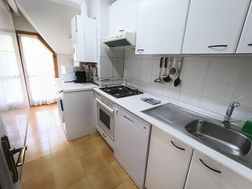 Dapur atau dapur kecil di Balaitus Petfriendly - Arafita Apartamentos