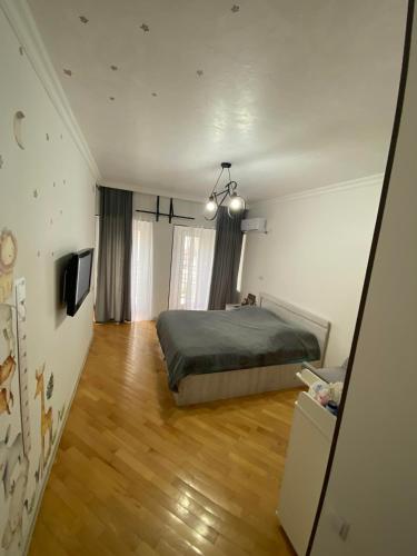 Llit o llits en una habitació de BIG FLAT in BATUMI