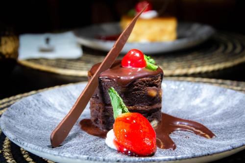 Makanan di atau berdekatan hotel