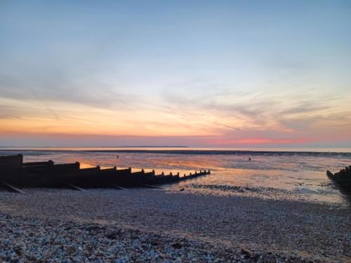 a view of the beach at sunset at The Little Limes - Ensuite Double Room Own Entrance in Art Deco House in Kent