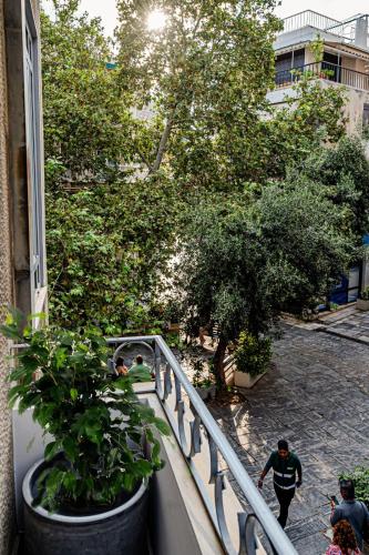 Grace Plaka under Acropolis
