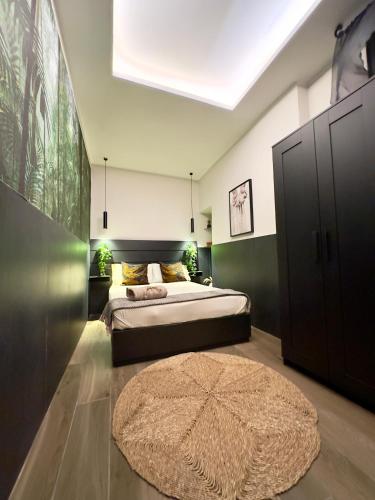 a bedroom with two beds and a rug at Falco Luxury Home - Naples Airport in Naples