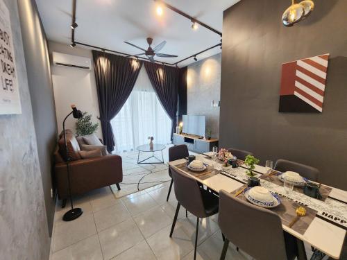 Гостиная зона в Youth City Residence Fully Aircon Blissful Suite