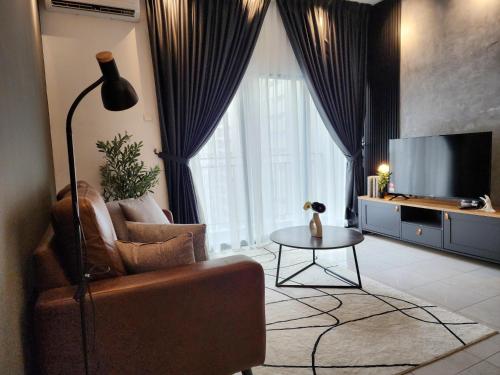 Χώρος καθιστικού στο Youth City Residence Fully Aircon Blissful Suite