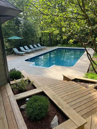 La alberca dentro o cerca de Private Pool & Hot Tub at Chalet by Hidden Valley