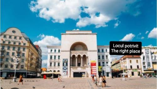 un grupo de personas caminando por una plaza en una ciudad en CityCore - Best choice&price, en Timisoara