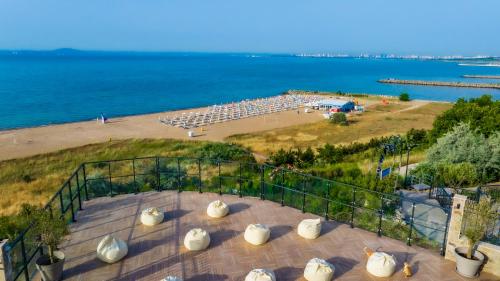 Natura All Seasons Boutique Hotel — Beach