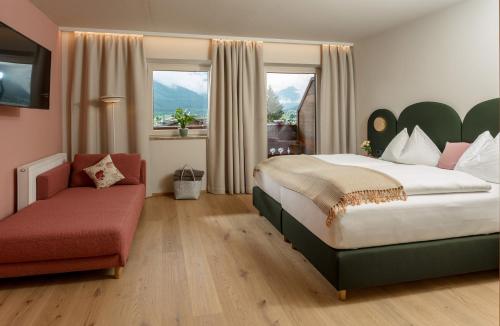 Postel nebo postele na pokoji v ubytování Familienhotel Felsenhof