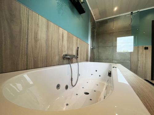 a large white bath tub in a bathroom at Lu T Chene in Opont