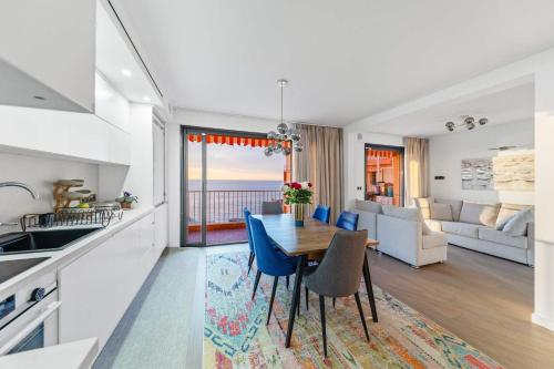 Sea-view Sunrise condo close beaches and Monaco
