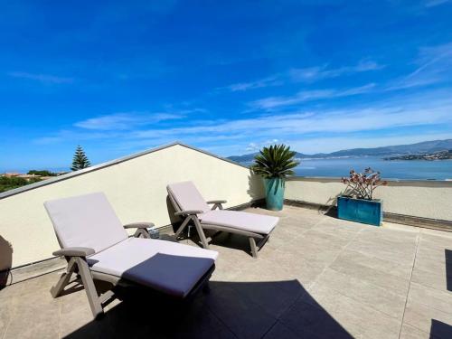 Photo de la galerie de l'établissement Appartement avec terrasse - vue imprenable !, à Pietrosella