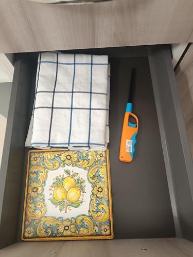 two towels and a pair of scissors on a shelf at vacanza in Salento, La Terrazza in Surano
