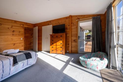 Televisyen dan/atau pusat hiburan di Chemin Wonder - Akaroa Holiday Home