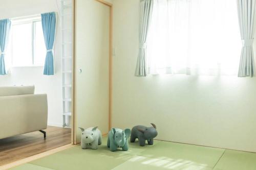a room with three elephant figurines sitting on a rug at 石垣島一棟貸し 潮 in Ishigaki Island
