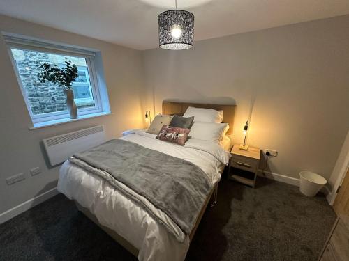 Postel nebo postele na pokoji v ubytování Cosy Flat in Central Hexham