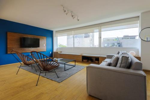 a living room with a couch and two chairs at Amazing 3BR near Parque México in Condesa in Mexico City