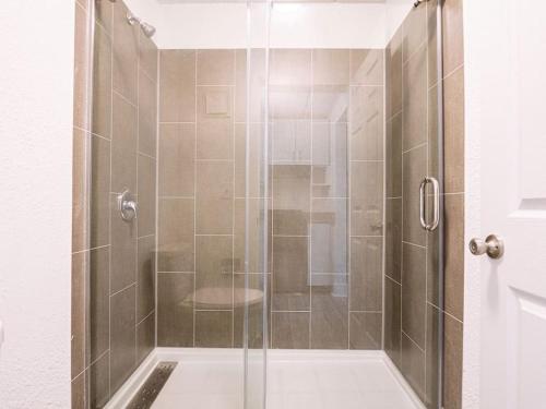 Phòng tắm tại Orlando 1BR Condo with lake view & minutes to Disney