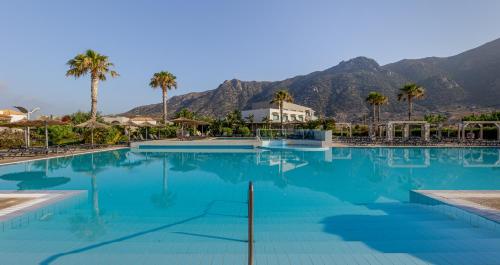 Bazén v ubytování Akti Palace Hotel nebo v jeho okolí