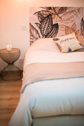 a bedroom with a bed with a flower mural on the wall at Villa moderne proche du Mans avec piscine intérieure in Dollon