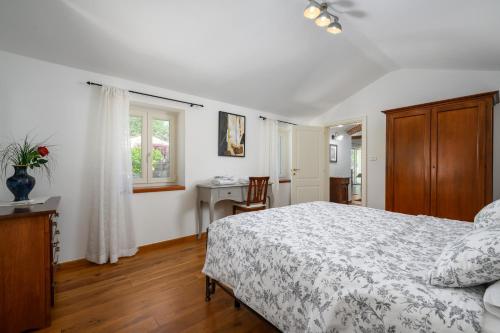 a bedroom with a bed and a desk and a window at Villa Lipa in Krnica