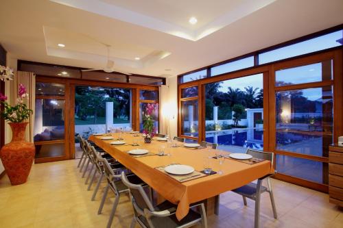 Gallery image of 18 - Serene Golf Escape in Kathu